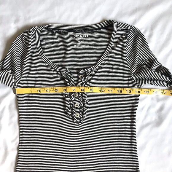 Y2k Old Navy Black White Striped Ruffle Henley Tee Shirt Long Sleeve Women's XS - Picture 6 of 10